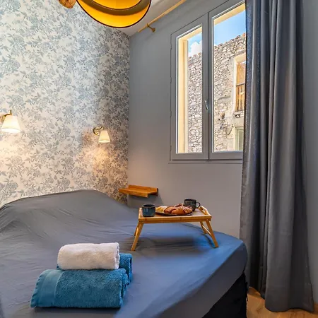 Le Bleu Jean Denim Arènes - Nuit à Nîmes